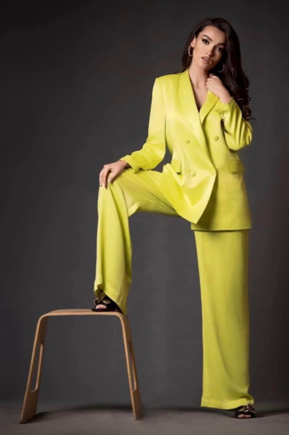 Viviana Sposub wearing OMRA Limoncello silky suit for OK MAGAZINE