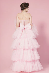 Rochie lungă Candy pentru eveniment cu volane din tul roz și fundă supradimensionată