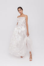 Rochie demi-couture Aimee pentru eveniment din organza de mătase naturală albă cu pictură florală albă import Italia