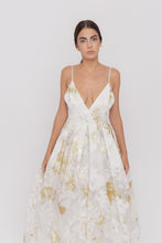Rochie lungă demi-couture Anabelle pentru eveniment din organza din mătase naturală albă cu broderie florală din fir lame auriu import Italia